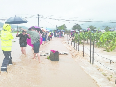 強降雨來勢急雨量大 南平緊急救援