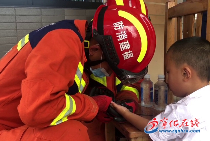 寧化:小朋友手指卡在金屬片 消防快速處置保安全