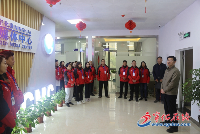 縣領(lǐng)導(dǎo)看望慰問(wèn)一線新聞工作者