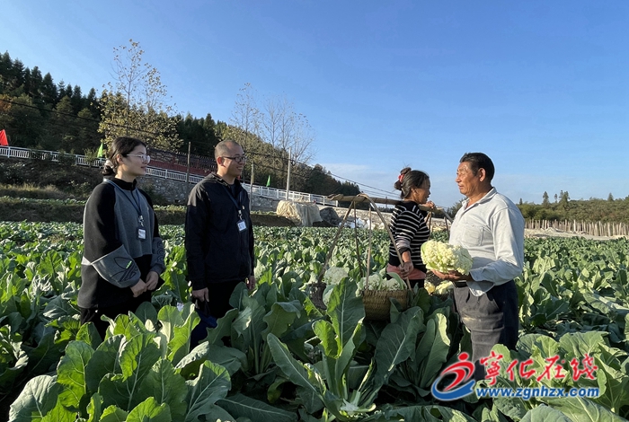 寧化：紀(jì)檢干部田間地頭聽(tīng)民聲