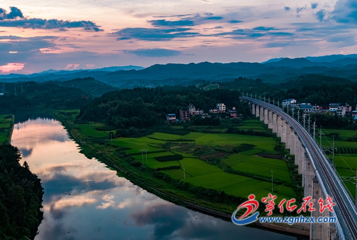 政府工作報(bào)告解讀|今后五年主要目標(biāo),堅(jiān)持產(chǎn)城聯(lián)動(dòng),打造邊貿(mào)重鎮(zhèn)