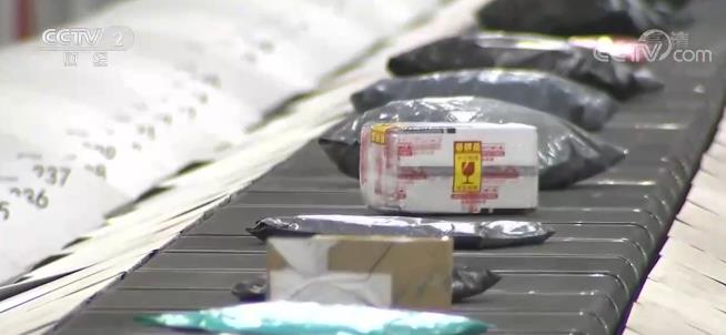 春節期間全國郵政快遞業累計攬收和投遞快遞包裹6.6億件 同比增長260%