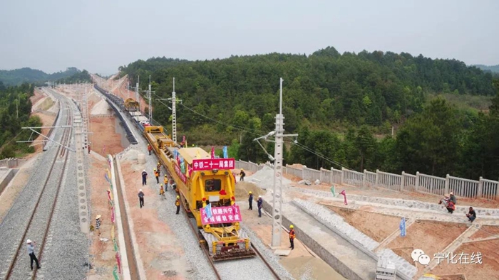 【產(chǎn)業(yè)突破年】最新進(jìn)展！興泉鐵路興寧段鋪軌鋪設(shè)順利完成