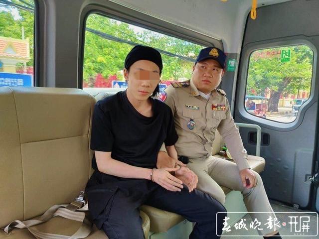 廣西“22歲大學(xué)生殺父母”案嫌犯被審查逮捕，曾逃至柬埔寨