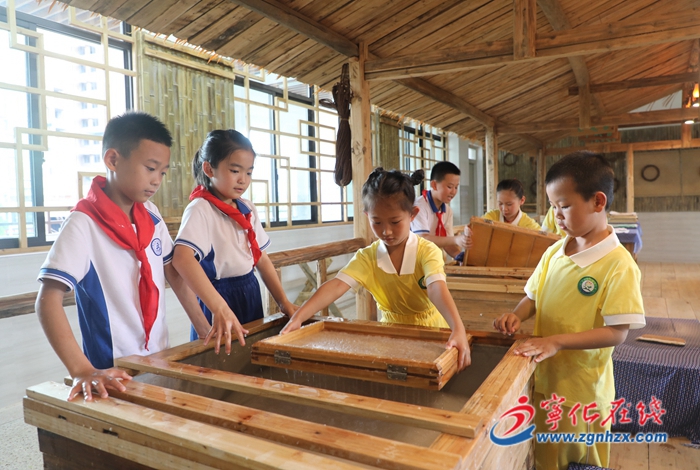 寧化:古法造紙術進校園