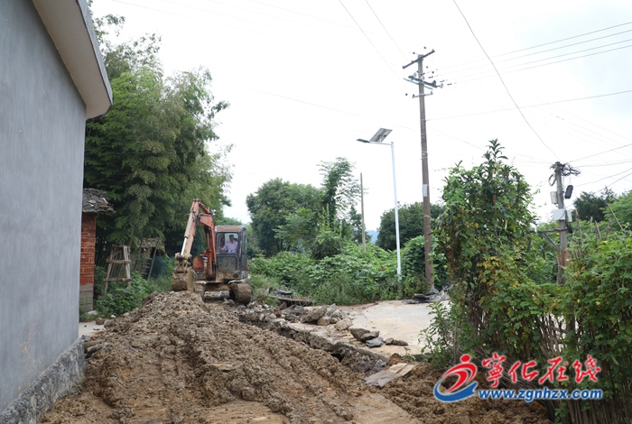 泉上鎮(zhèn)：加快推進(jìn)污水收集管網(wǎng)建設(shè)