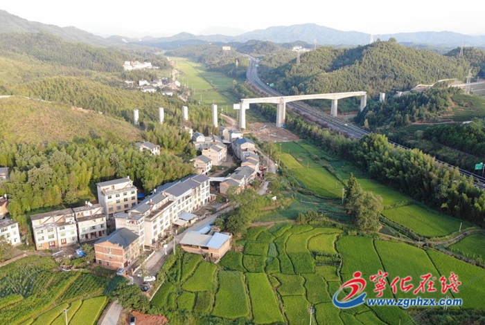 城郊鎮(zhèn):鉚足干勁抓發(fā)展 聚焦產業(yè)邁新階