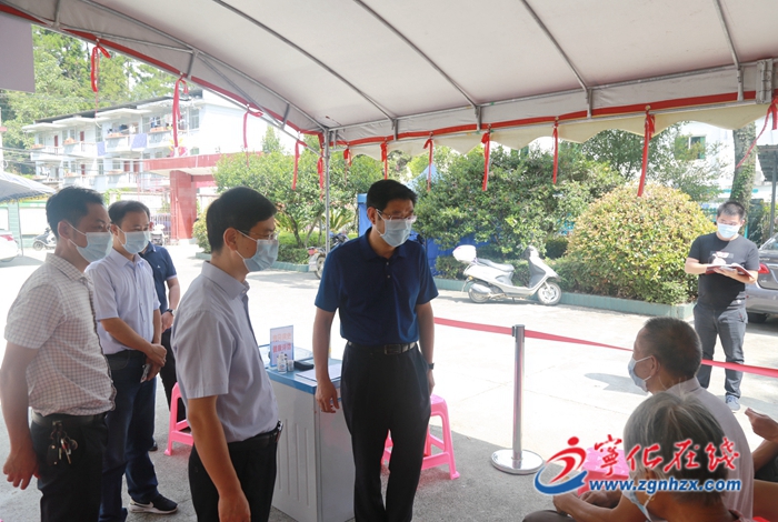 縣領(lǐng)導(dǎo)深入鄉(xiāng)鎮(zhèn)督促新冠病毒疫苗接種工作