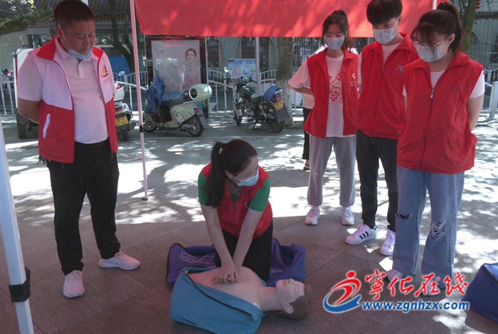 福建醫(yī)科大學(xué)暑期社會(huì)實(shí)踐隊(duì)來(lái)寧開(kāi)展義診活動(dòng)