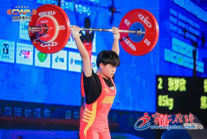 寧化小將張夢欣在全國U系列舉重冠軍賽勇奪三金金牌