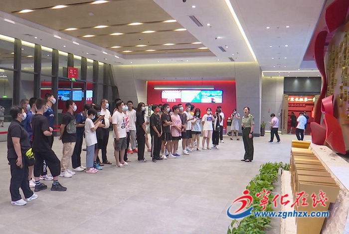 省青少年羽毛球錦標賽裁判員運動員參觀長征精神教育基地