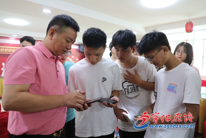 寧化賴氏宗親聯誼會表彰優秀學子