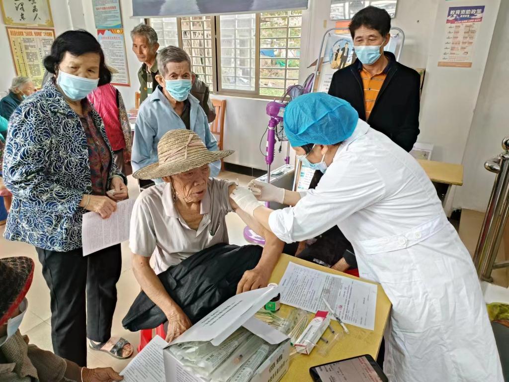 疫苗送上門，打通老年人接種“最后一公里”
