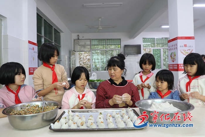 方田中心學(xué)校師生歡慶“豐收節(jié)”