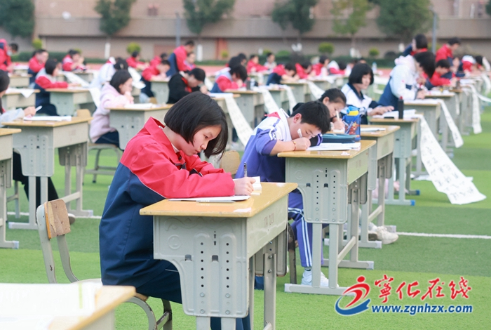 寧化：師生同臺競技秀書法