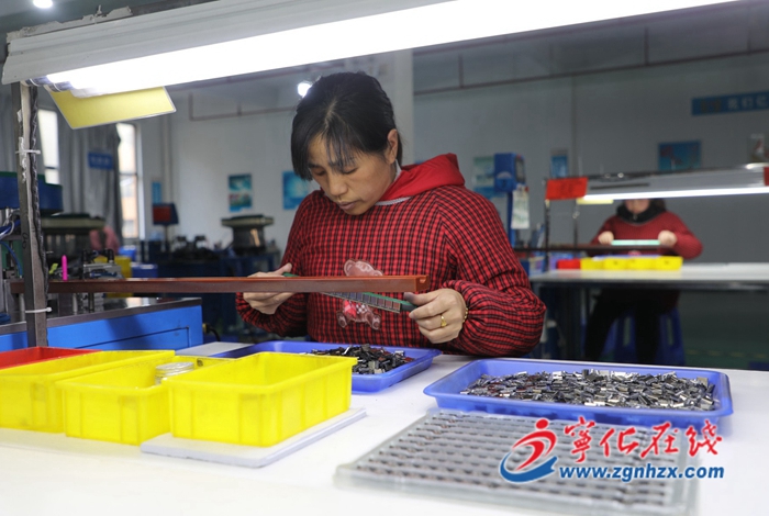 深學爭優 敢為爭先 實干爭效|寧化：電子產品生產忙