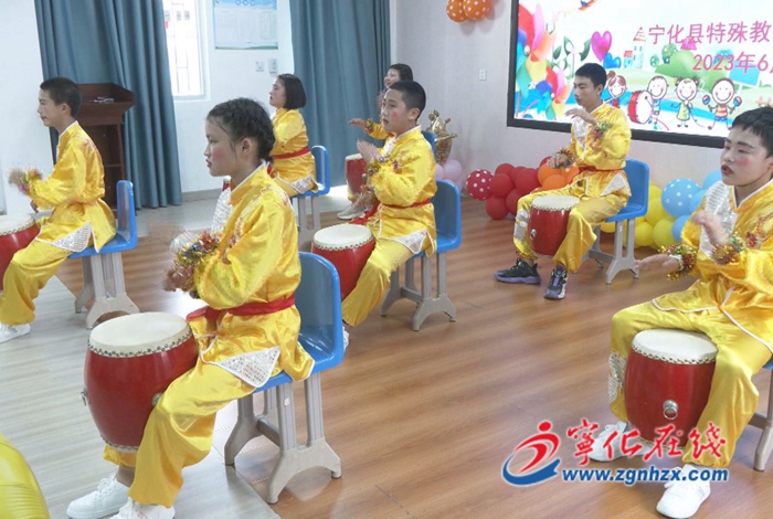 寧化縣關(guān)工委到特殊教育學(xué)校開展六一慰問