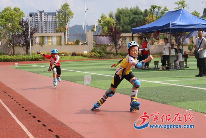 寧化：舉行首屆“享受競技 追逐夢想”小學輪滑邀請賽