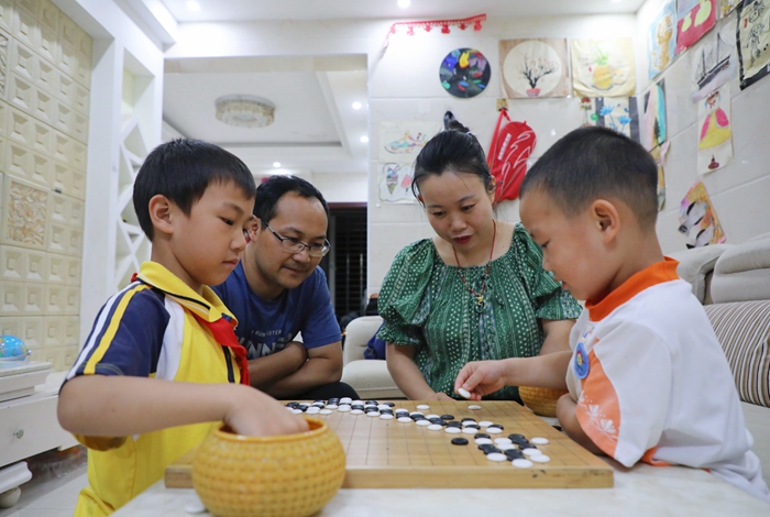 市文明家庭張秋香家庭：小家大愛勇?lián)? width=