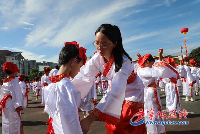 寧化二實小新生拜師開筆禮別開生面