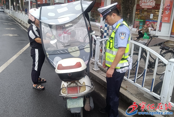 寧化公安交警積極開展電動車拆“棚”戴“盔”整治行動