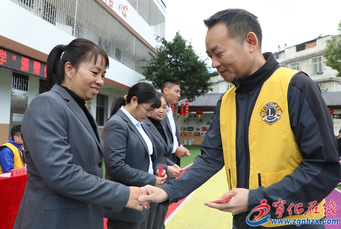 香港南九龍獅子會到寧化獎教助學