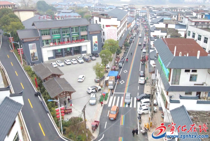 淮土鎮(zhèn):“白改黑” 項(xiàng)目完工通車