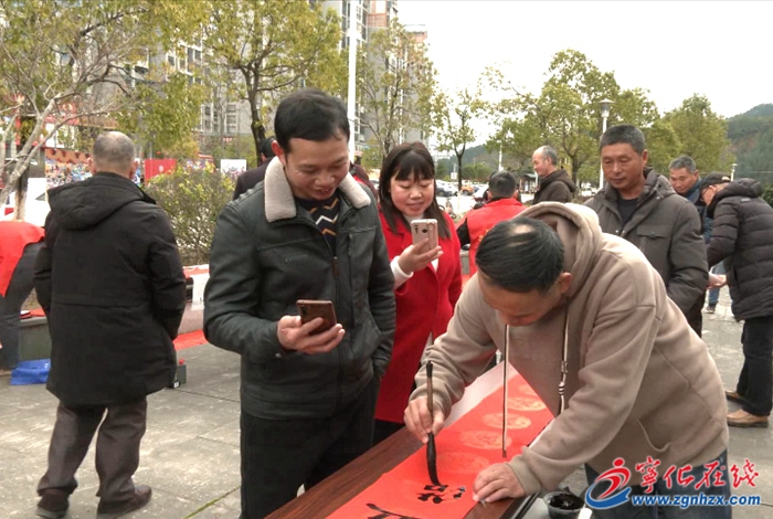 寧化縣城南鎮：新春文化市集活動吸引群眾