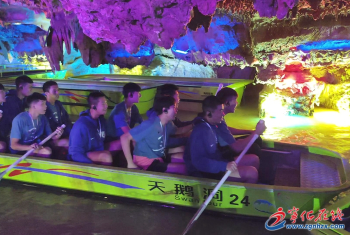 賞溶洞奇觀 加強文化交流合作