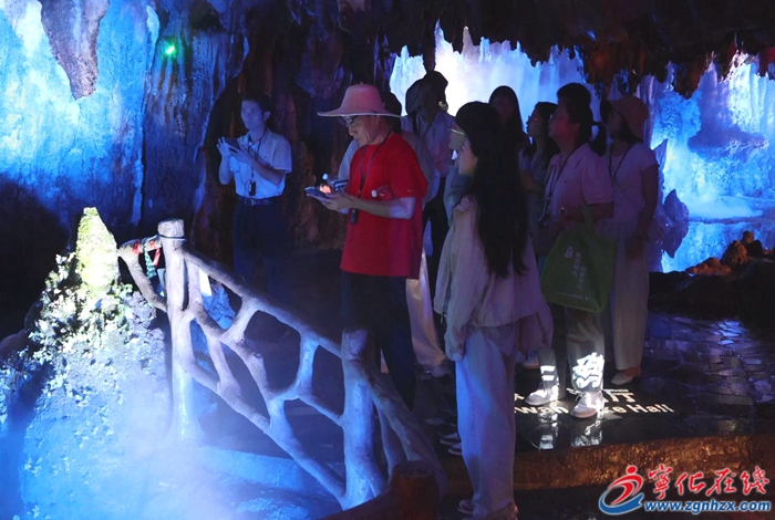 “綠都三明踏歌行”—律動(dòng)翠城音樂(lè)周——游客探秘天鵝奇洞