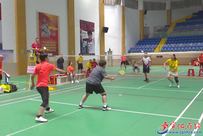 寧化縣社區運動會暨第三屆“有機硅產業園杯” 羽毛球團體賽順利舉行