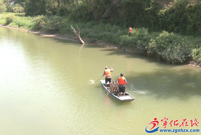 寧化湖村鎮(zhèn)：清理河道垃圾 改善水域環(huán)境
