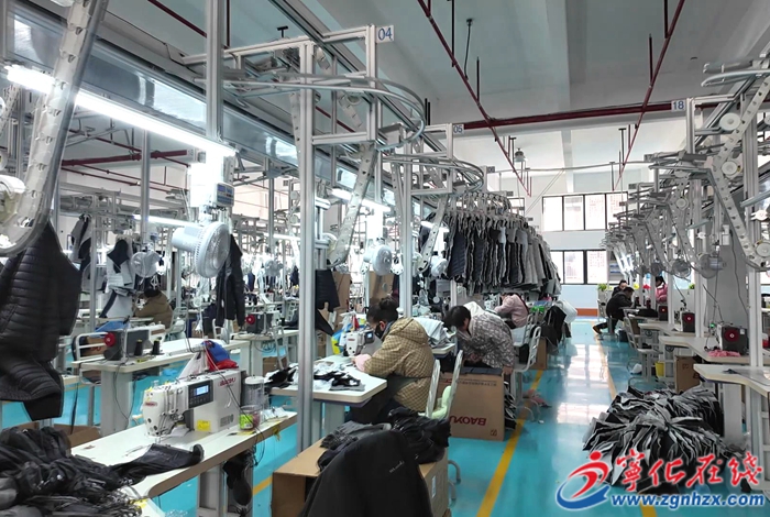 寧化:服裝企業趕訂單生產忙