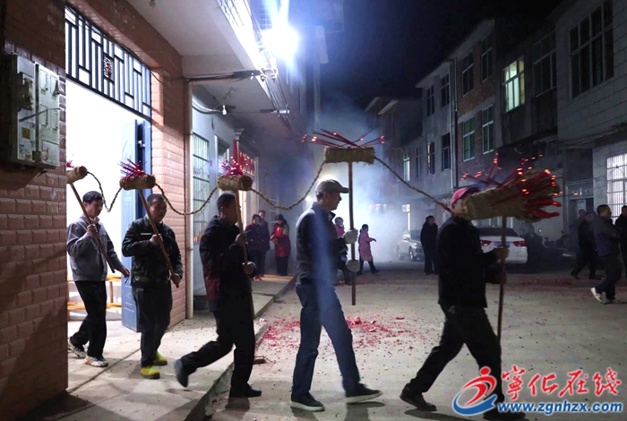 新春走基層|網(wǎng)絡(luò)中國節(jié)·春節(jié)|河龍鄉(xiāng)高陽村：舞動稻草龍  祈愿新年平安