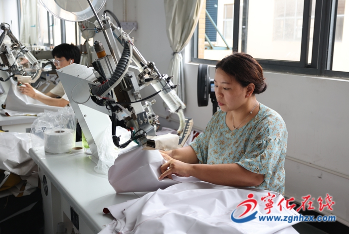 寧化：服飾企業生產忙