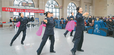 延安鐵路公安處便民舉措服務(wù)春運(yùn)旅客