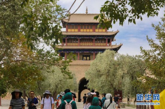 甘肅嘉峪關(guān):暑期旅游熱